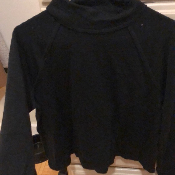 Black turtleneck sweater - Picture 2 of 2